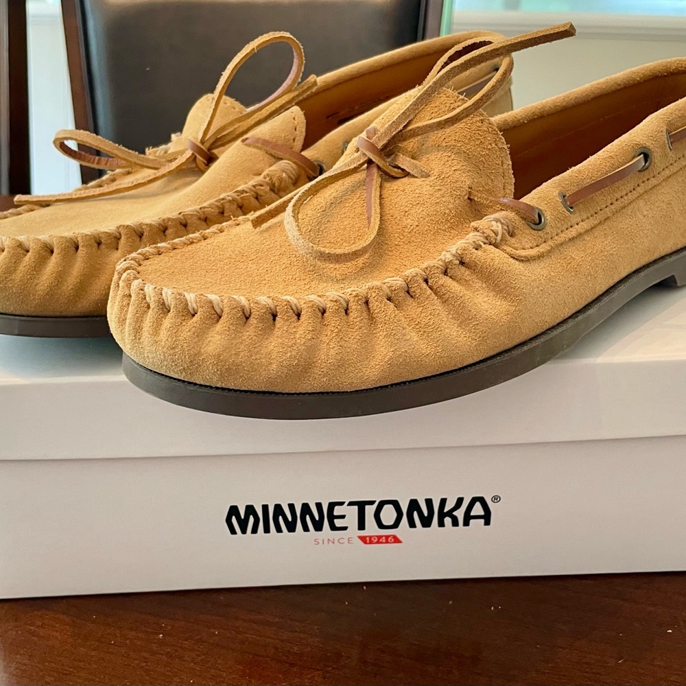 Minnetonka Men's Tan Suede Loafers